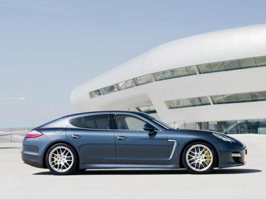  Porsche Panamera Turbo 2009 года  (UK) (фото 3 из 18)